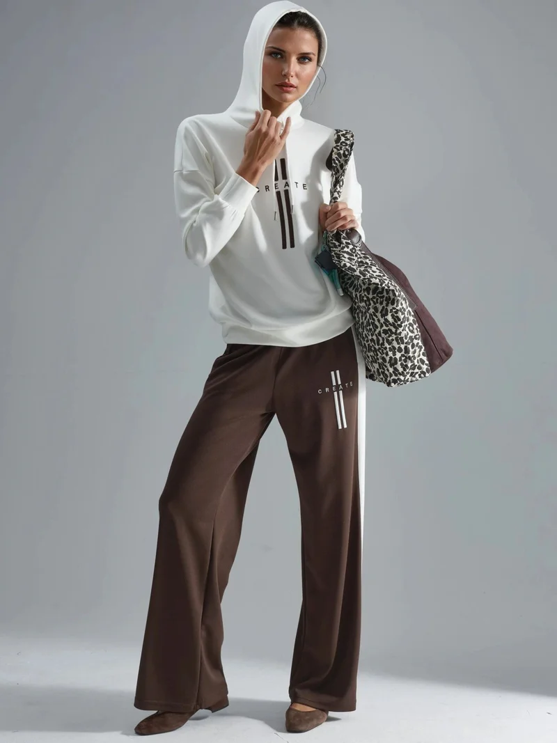 هيكاب طقم سويت شيرت بغطاء رأس مودال وبنطلون بتفاصيل مخططة من مجموعة بيرسان